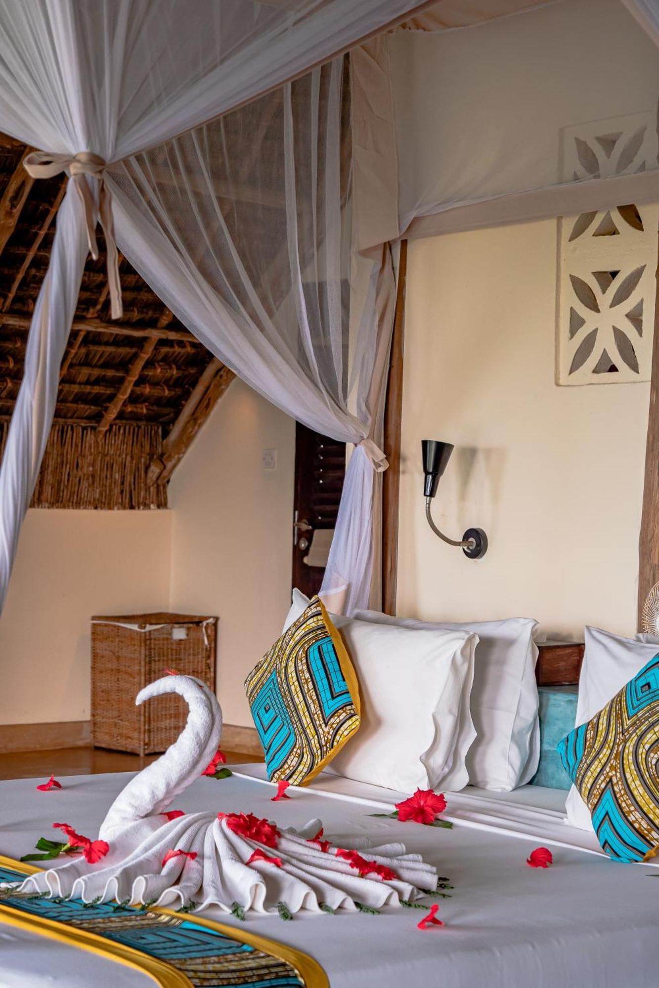 Sunshine Marine Lodge Matemwe  Exterior photo