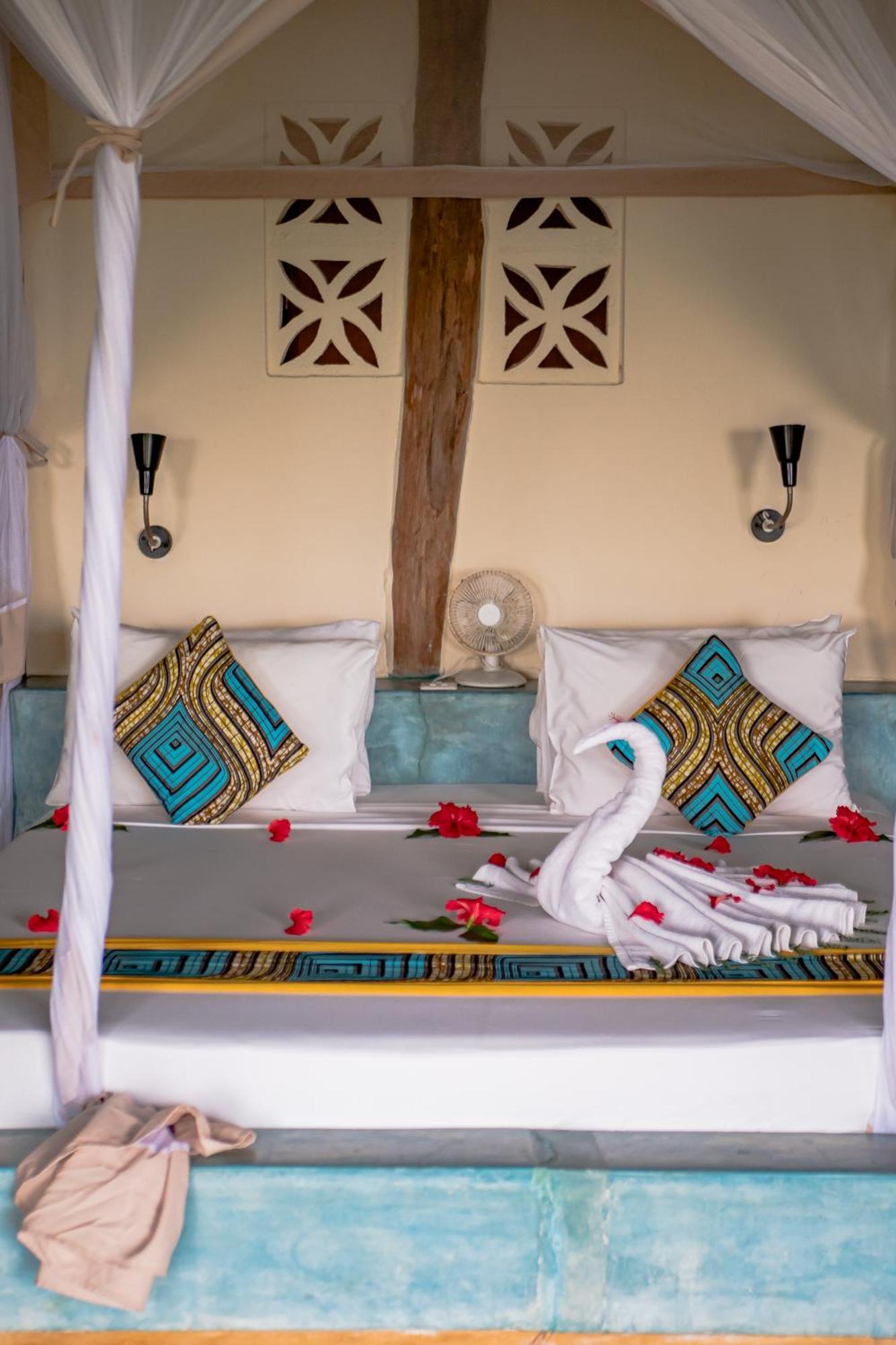 Sunshine Marine Lodge Matemwe  Exterior photo